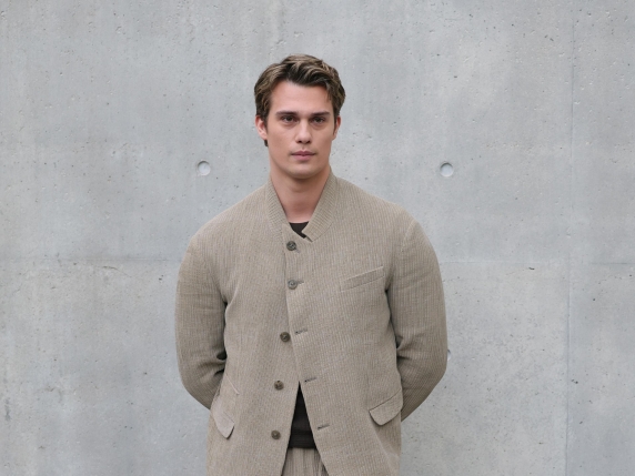 Nicholas Galitzine star da Emporio Armani: «Sex symbol? Mai pensato. Ora c'è il set»