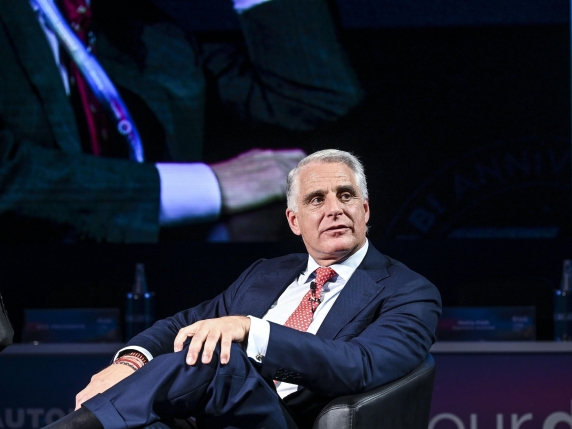 Unicredit, quanto guadagna Orcel: 16,4 milioni di euro nel 2026 (e bonus in azioni di 11,8 milioni)