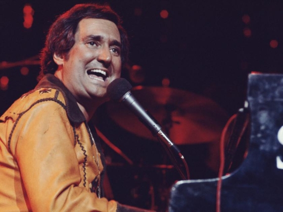Morto Neil Sedaka, leggenda della musica pop: sue le hit «Calendar Girl» e «Breaking Up Is Hard to Do»