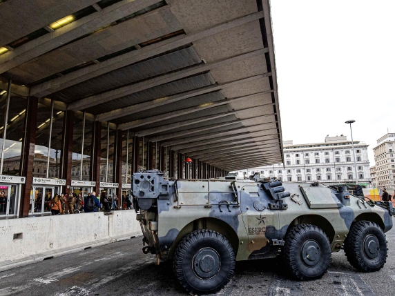Stazione Termini, un mese di operazione sicurezza. Agenti e militari hanno blindato tutto