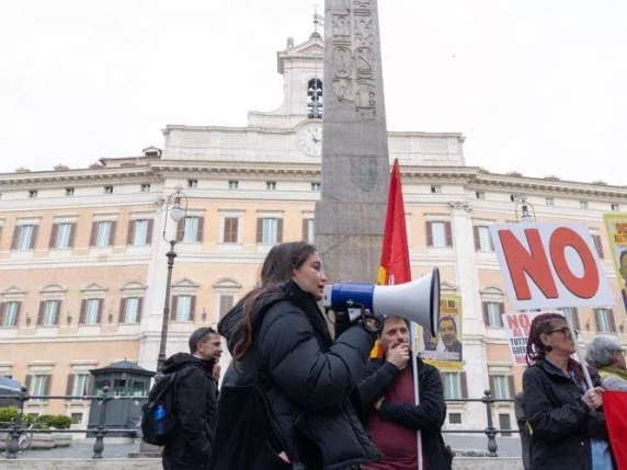 A Roma il corteo contro la guerra e per il No al referendum: attese 5 mila persone