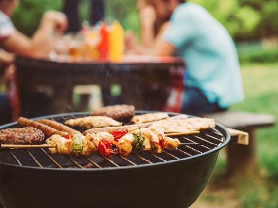 
                                    
                                Barbecue e griglia portatili, a gas o a carbonella: i migliori per l'estate