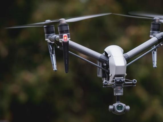 
                                    
                                Droni indipendenti: foto e riprese uniche con questi modelli