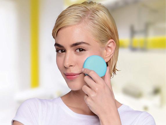 
                                    
                                Device hi-tech per un viso splendido: gli accessori smart per la cura della pelle
