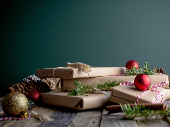 
                                    
                                Regali di Natale Last Minute: ecco come salvarsi in corner con idee regalo express