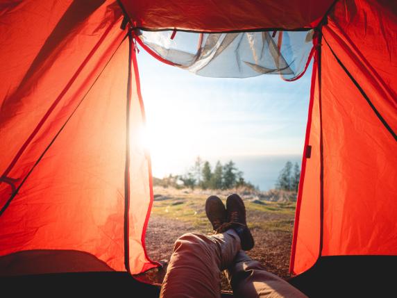 
                                    
                                Campeggio, dalla tenda al lettino: ecco i migliori accessori per un weekend perfetto