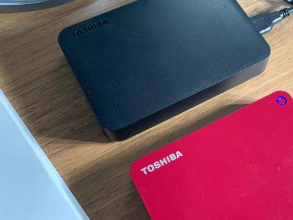 
                                    
                                Toshiba Canvio Ready e Advance, hard disk esterni per fare backup