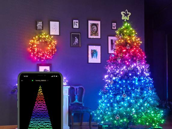 
                                    
                                Le luci di Natale da comandare con lo smartphone (usate anche da Chiara Ferragni e Fedez): cosa sono e dove trovarle