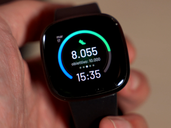 
                                    
                                Fitbit Versa 3: smartwatch con GPS perfetto per l'amatore