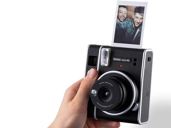 
                                    
                                Instax Mini 40, l'istantanea che porta la fotografia analogica ai giovani