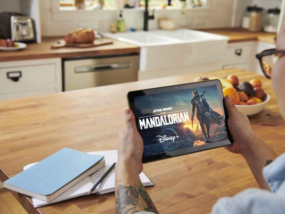 
                                    
                                Amazon Fire HD 10, il tablet ideale per ogni famiglia (e costa anche poco)