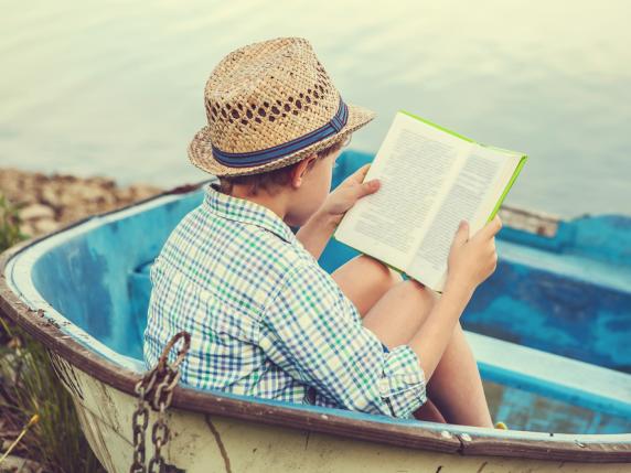 
                                    
                                Libri per ragazzi da leggere in estate: i titoli migliori per lettori dai 10 ai 14 anni