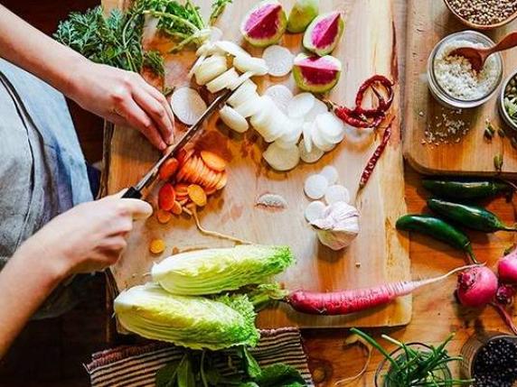 
                                    
                                Cucina vegetariana: i ricettari migliori per chi segue diete vegetali
