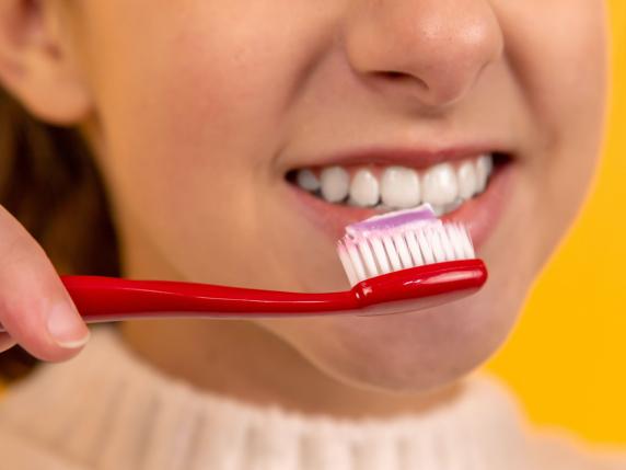
                                    
                                Spazzolini e dentifrici per bambini: come scegliere il necessario per l’igiene dentale dei più piccoli
