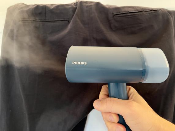 
                                    
                                Philips Steamer 3000, la prova della pistola a vapore che toglie le pieghe dagli abiti
