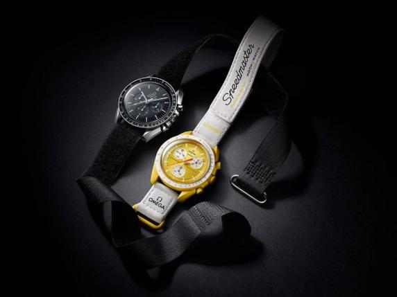 
                                    
                                Swatch Omega, tutti in coda per MoonSwatch: l'orologio "spaziale"