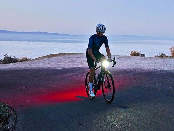 
                                    
                                Bicicletta, dalle luci a led agli indicatori di direzione: i migliori sul mercato