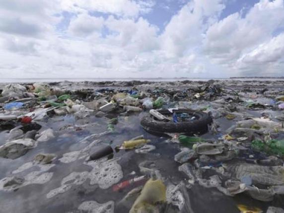 Le 6 isole di plastica più grandi al mondo
