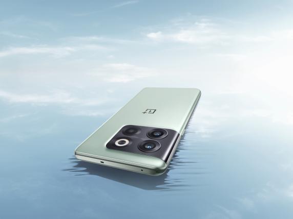 
                                    
                                OnePlus 10T svelato: è lo smartphone top di gamma più economico del mercato