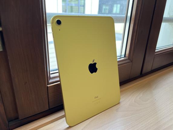 
                                    
                                iPad si rifà il look e diventa coloratissimo: la prova della decima generazione