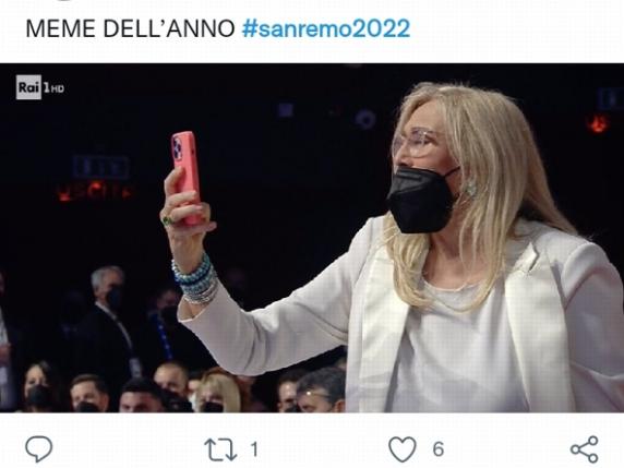 I meme del 2022, da Mario Draghi al Prado fino a Rkomi con i guanti a Sanremo