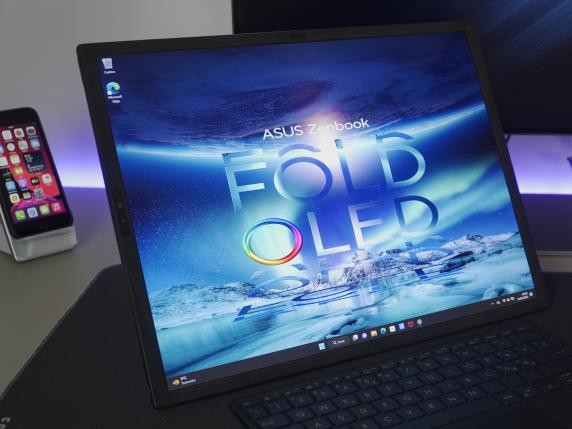 
                                    
                                ASUS ZenBook 17 Fold OLED, la prova: com'è utilizzare un notebook con schermo pieghevole