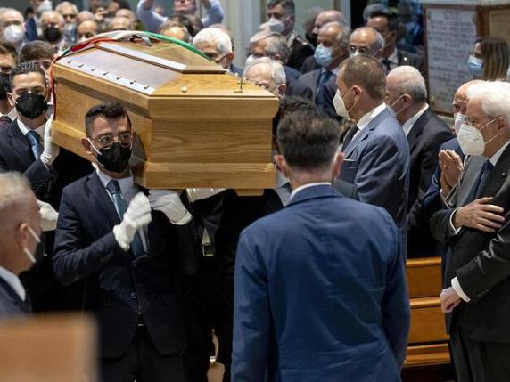 Ciriaco De Mita, tantissimi ai funerali: transenne per la folla e  maxischermo