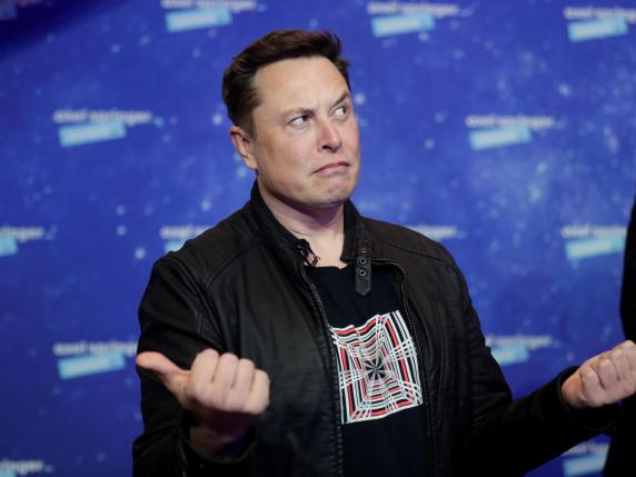 epa08855467 SpaceX owner and Tesla CEO Elon Musk poses after arriving on the red carpet for the Axel Springer award, in Berlin, Germany, 01 December 2020.  EPA/HANNIBAL HANSCHKE / POOL