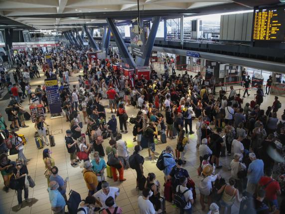 In treno o in bus, la rincorsa low-cost per tornare a casa a Natale: i consigli per risparmiare