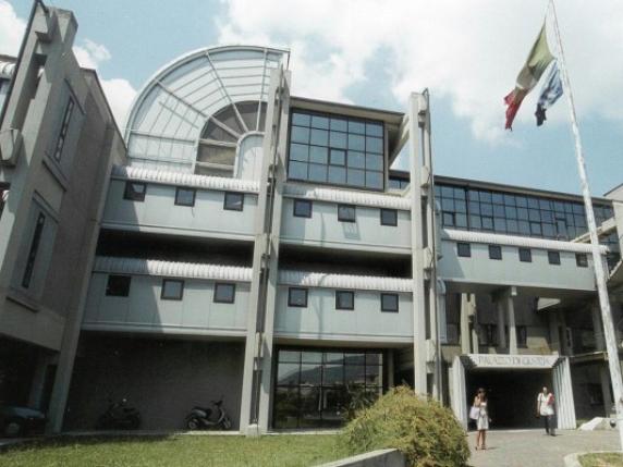 Donna condannata per vendetta online contro uomini infedeli