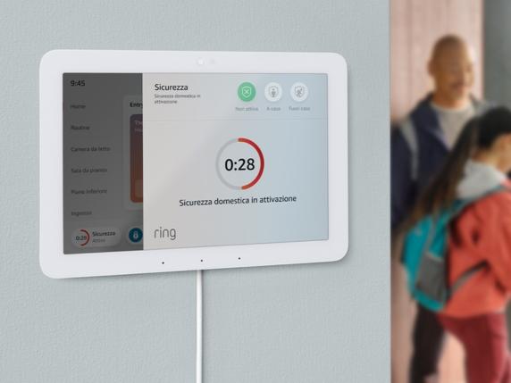 presenta Echo Hub per controllare la casa smart e Alexa diventa più  intelligente