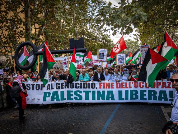 Manifestazione A Roma Oggi, 20mila In Corteo Per La Palestina. Cori ...