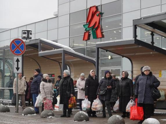 Auchan vende la filiale in Russia: era uno degli ultimi grandi gruppi rimasti nel Paese