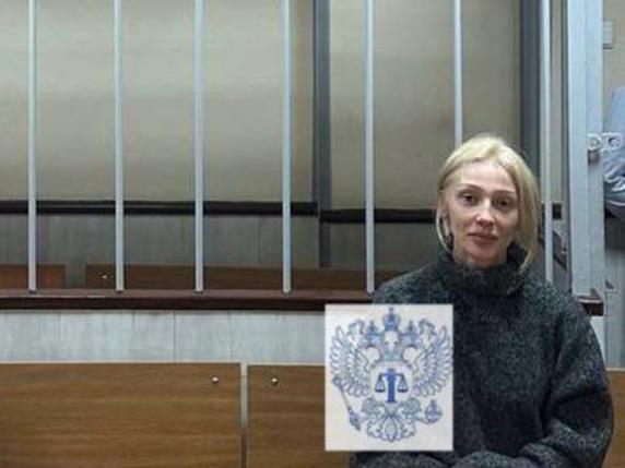 Anastasia Ivleeva nel tribunale di Lefortovsky, dove è stata convocata in quanto organizzatrice del controverso party Half Naked avvenuto il 21 dicembre a Mosca (TASS / Ipa-Agency.net)