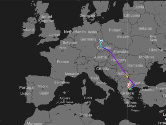 Aerei, passeggero tenta di entrare in cabina di pilotaggio: volo per Tel Aviv dirottato in Grecia