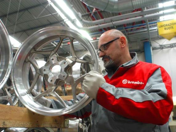 Brembo compra Öhlins per 370 milioni, è la più grande acquisizione nella storia del Gruppo