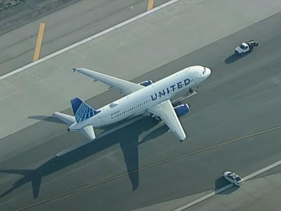 La settimana «pazza» nei cieli Usa: ruote che si staccano dagli aerei, motori in fiamme, fuoripista e portelloni aperti