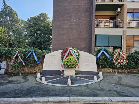 Aldo Moro, l'anniversario del rapimento in via Fani a Roma. I messaggi di Meloni e Piantedosi: «Folle disegno brigatista»