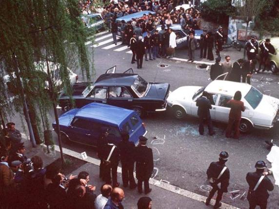 Aldo Moro, l'anniversario del rapimento in via Fani a Roma. I messaggi di Meloni e Piantedosi: «Folle disegno brigatista»