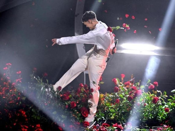 Blanco compie 23 anni. Le curiosità su di lui: il passato da calciatore, il palco distrutto a Sanremo, il riserbo sul privato