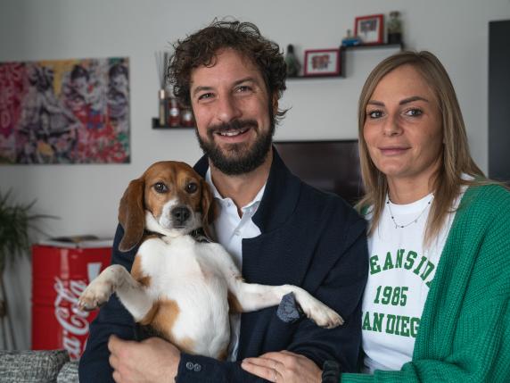Storia di Jordan, il beagle adottato dopo essere stato usato nella sperimentazione farmaceutica da Aptuit