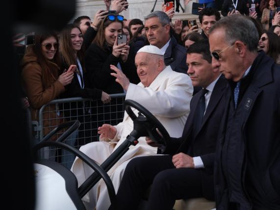 Papa Francesco oggi a Venezia, la diretta. La messa in piazza San Marco: «Venezia rischia di cessare di esistere»