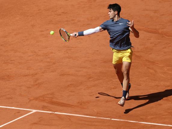 Spain's Carlos Alcaraz plays a forehand return to Italy's Jannik Sinner during their men's singles semi final match on Court Philippe-Chatrier on day thirteen of the French Open tennis tournament at the Roland Garros Complex in Paris on June 7, 2024. (Photo by Alain JOCARD / AFP)