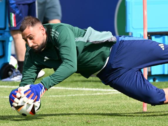 Italys goalkeeper Gianluigi Donnarumma during Italy's team first training session, opened to the public, at the Hember Stadion Nord in in Iserlhon, Germany 11 June 2024. ANSA/DANIEL DAL ZENNARO
