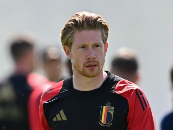 FREIBERG AM NECKAR, GERMANY - JUNE 13: Kevin De Bruyne of Belgium reacts during a public training session at Wasen-SportCentrum on June 13, 2024 in Freiberg am Neckar, Germany.  (Photo by Christian Kaspar-Bartke/Getty Images)