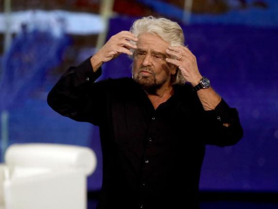 Grillo, altolà a Conte: «Userò i poteri del garante». E alla base: «Scegliete tra due visioni contrapposte del M5S»