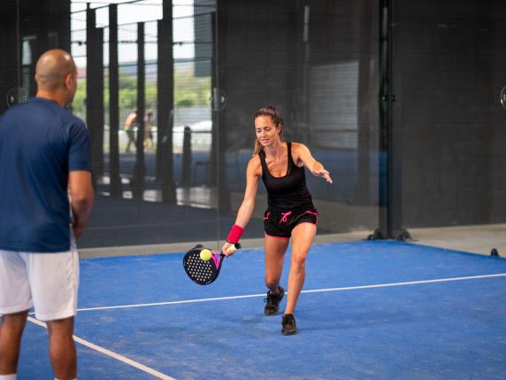 Il grande boom del padel in Italia: ma quanto vale il giro d'affari? E come partire?