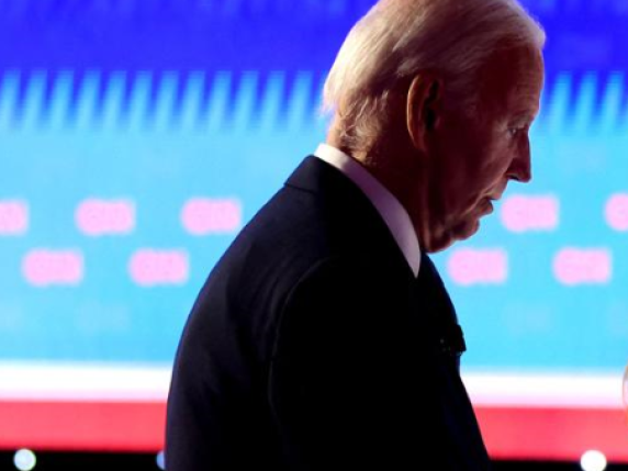 Sfida Biden-Trump, lo staff del presidente: «Non si ritira» | Panico dem, sfottò del tycoon: «Non hai capito cosa hai detto» 