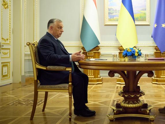 Orban in visita a Kiev: «Subito una tregua». Zelensky: «Ci serve una pace giusta» Live