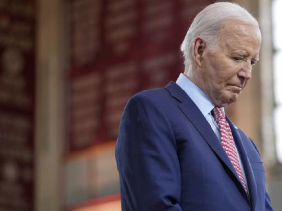 Il Nyt: Biden valuta se continuare la corsa. Il portavoce: falso. Fonti della Casa Bianca: «Kamala Harris prima scelta per sostituirlo»